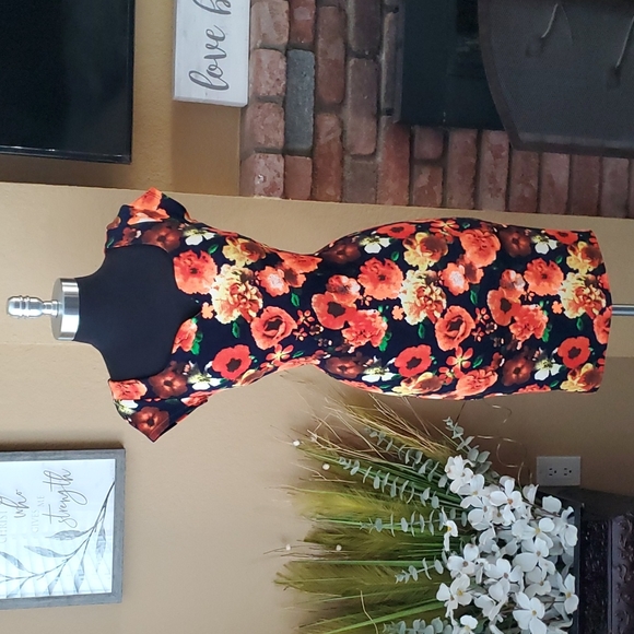 Vijo Couture Dresses & Skirts - 🆕️ ViJo Couture Black & Orange Floral Bodycon Dress SIZE: S